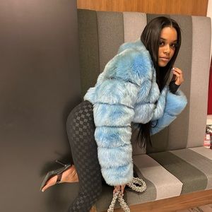 Cropped hooded fur coat. Asian size